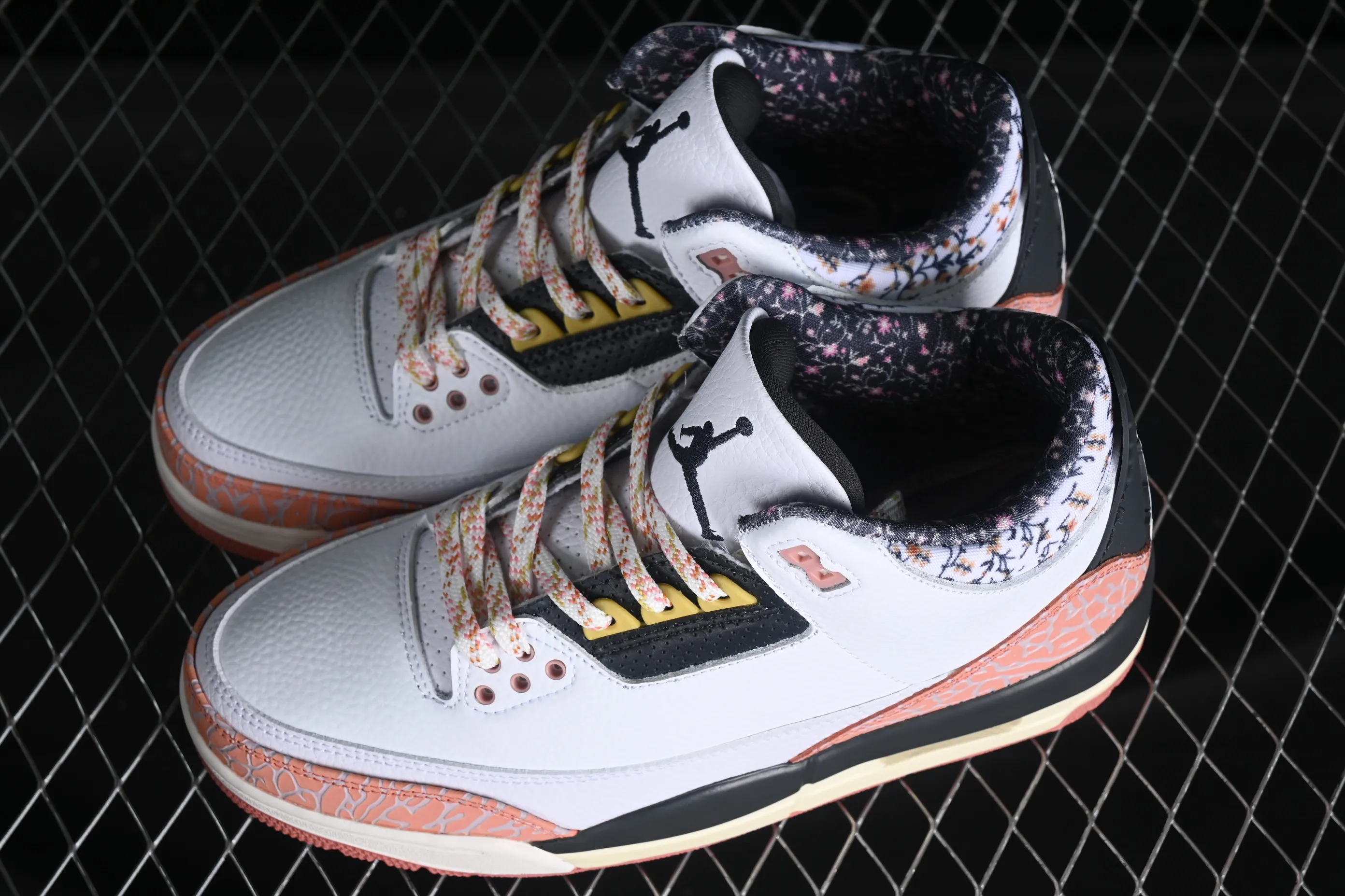 All categories Air Jordan Jordan series basketball shoes Air Jordan 3 cost-effective version Air Jordan 3 GS "Red Stardust" AJ3 Joe 3 new white pink flower 441140-100